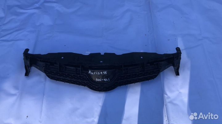 Toyota Auris 1 решётка радиатора