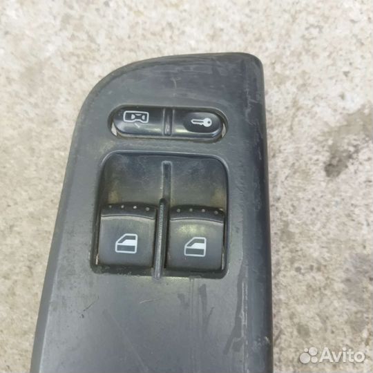 Блок управления стеклоподъемниками Skoda Fabia