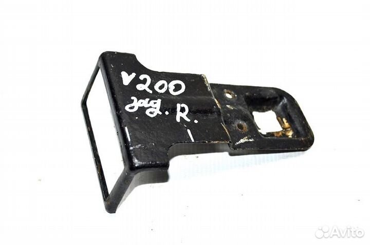 Кронштейн габаритного фонаря, правая сторона volvo