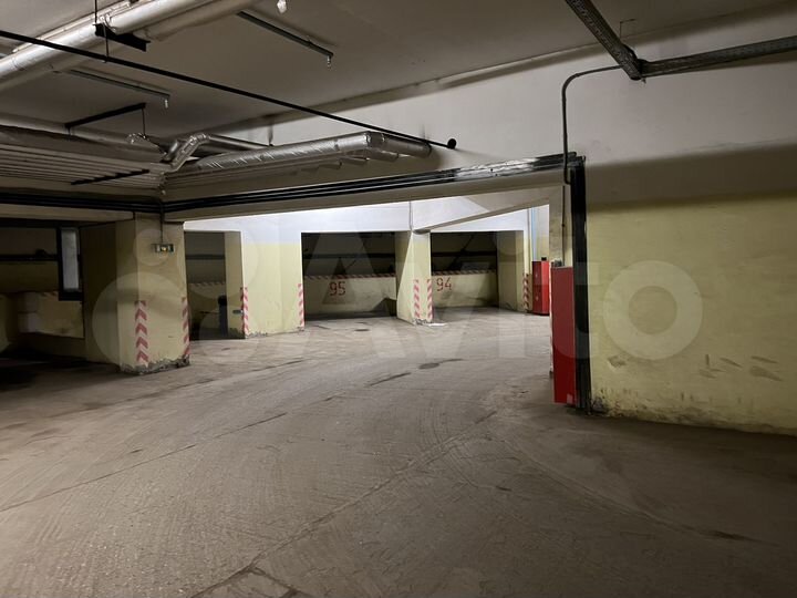 Машиноместо, 15 м²