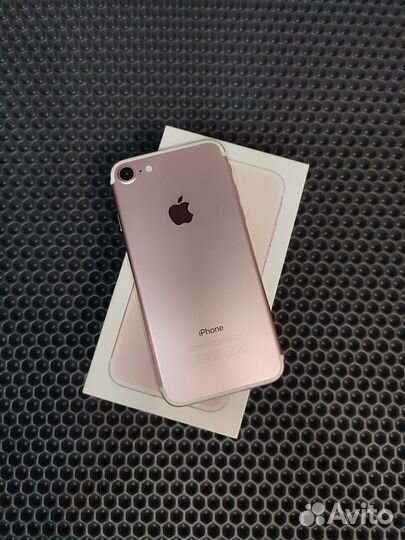 Телефон iPhone 7