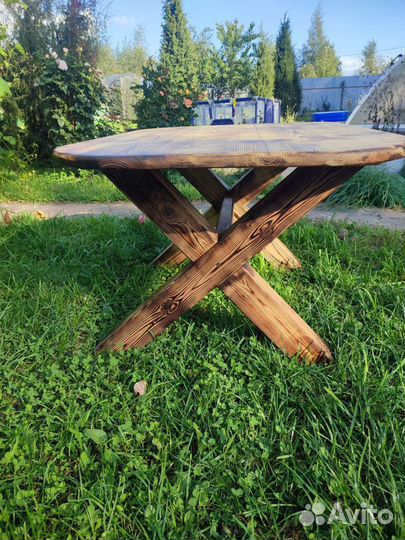 Деревянный стол