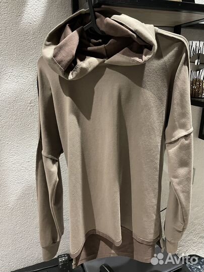 Свитшоты и костюм (листайте)