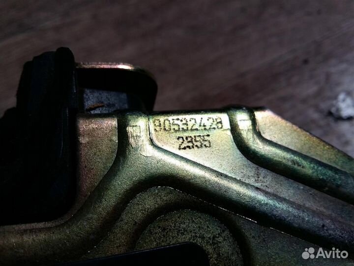 Замок двери передней правой Opel Corsa B 1993-2000