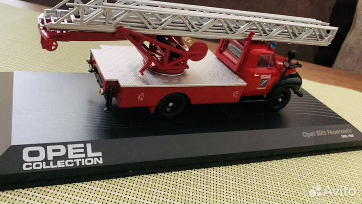 Пожарная машина модель Opel blitz 1952 1:43 IXO