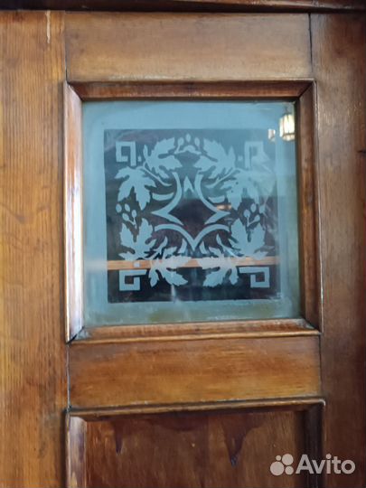 Антикварный шкаф