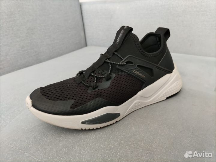 Продам кроссовки детские для мальчика