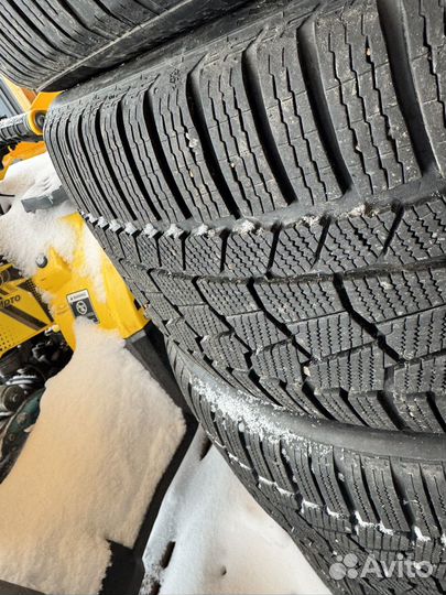 Continental ComTracWinterViking 1 275/40 R21 и 295/35 R21