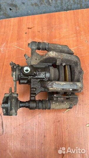 Суппорт задний правый Chevrolet Orlando 1.8