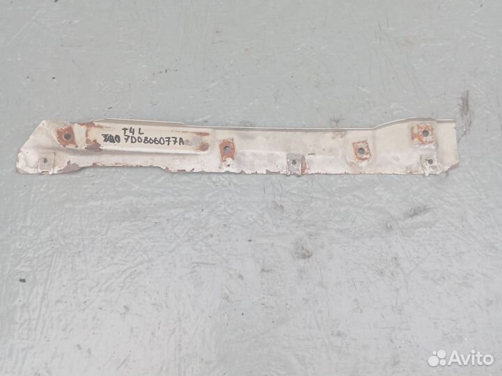 Кронштейн крепления крыла левый Транспортер Т4