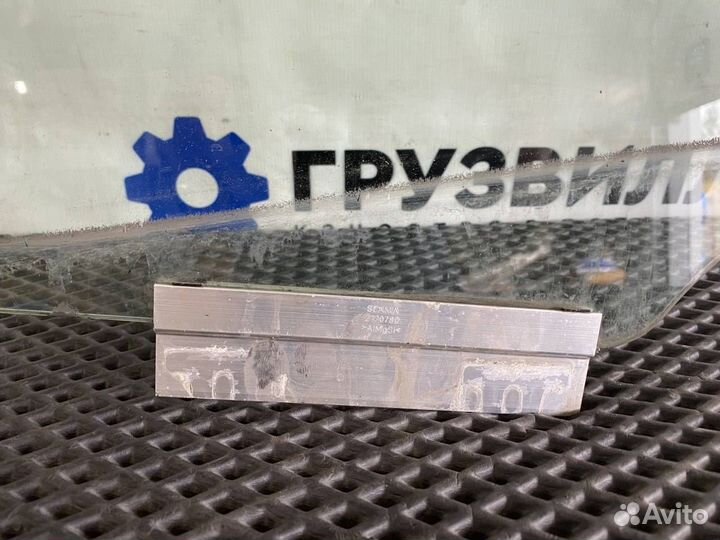 Стекло двери передней левой Scania 6-series