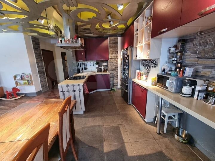 Дом 440,3 м² на участке 13,8 сот.