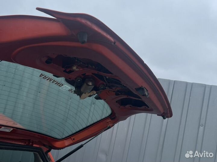 Крышка багажника peugeot 206