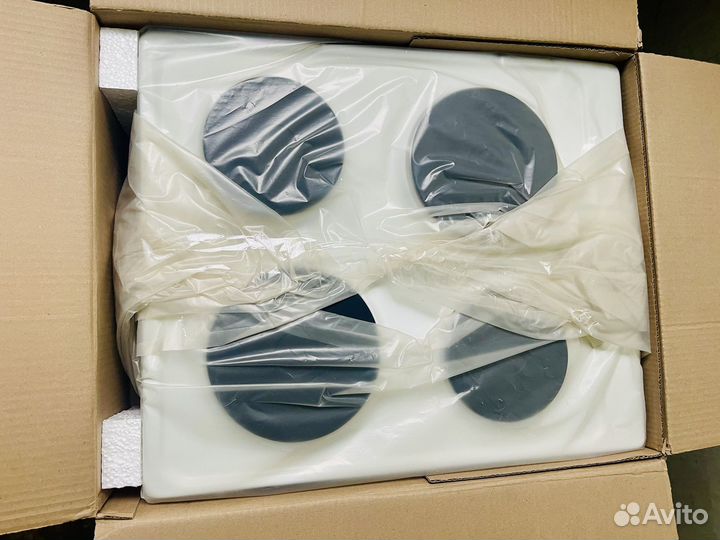 Электрическая настольная плита в упаковке