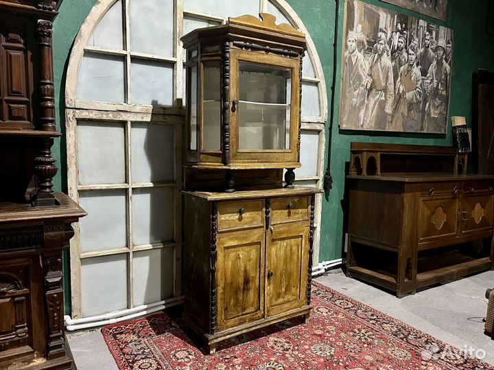 Старинный буфет горка