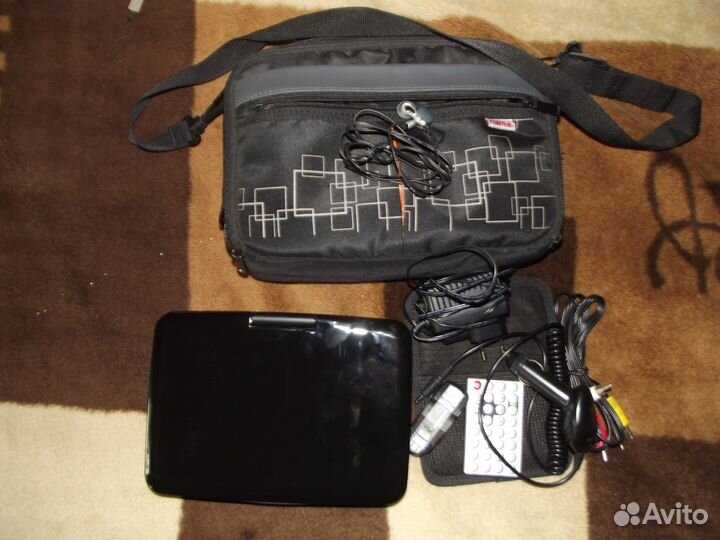 Портативный DVD-плеер Supra sdtv-922UT