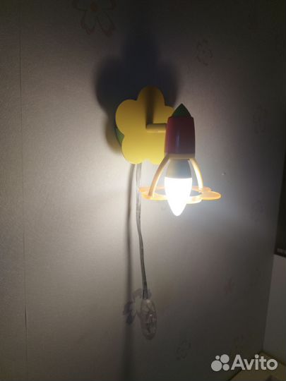 Бра (поворотный светильник)