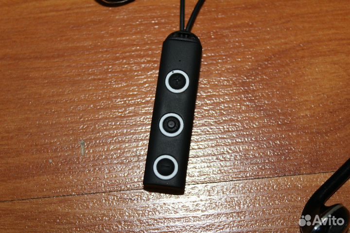 Беспроводные наушники M&J