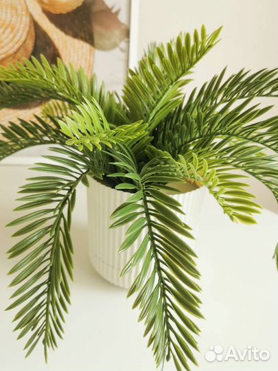 Искусственные цветы в горшках (пальма цикас)