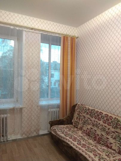 Комната 13 м² в 8-к., 2/2 эт.