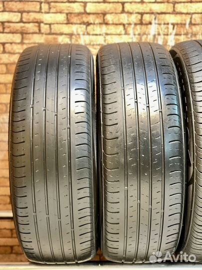 Kumho Solus SA01 KH32 215/60 R17