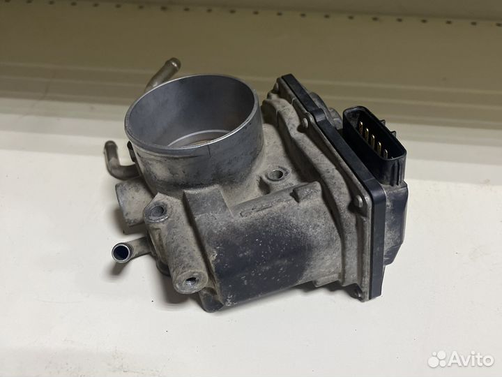 Дроссельная заслонка Toyota Avensis 03-09г