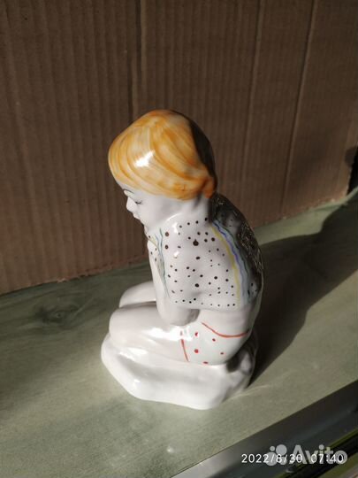 Статуэтка фарфоровая Девочка бфз