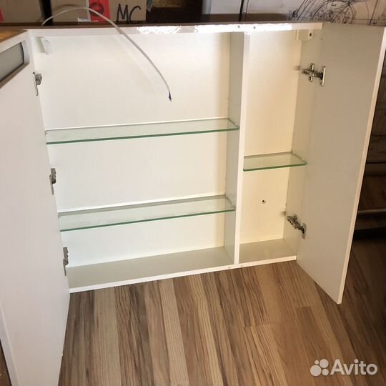 Зеркальная навесная полка в ванную с дефектами