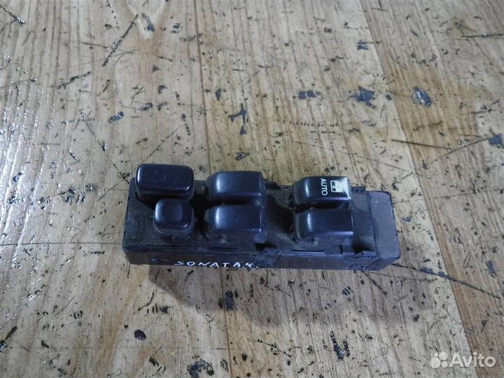 Блок управления стеклоподъемниками Hyundai Sonata