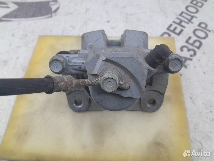 Тормозной суппорт задний левый Toyota Rav4 40