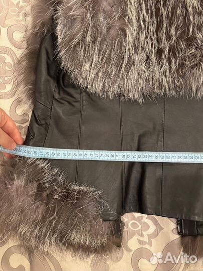 Кожаная жилетка с мехом