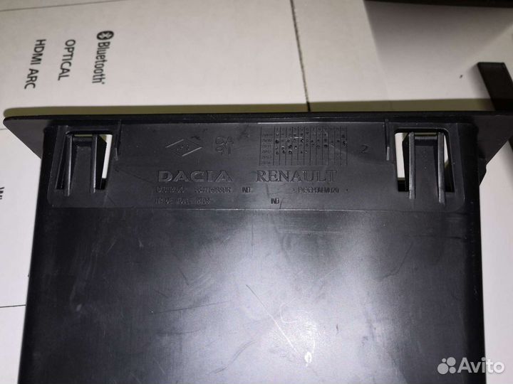 Ящик передней консоли (заглушка магнитолы) Renault
