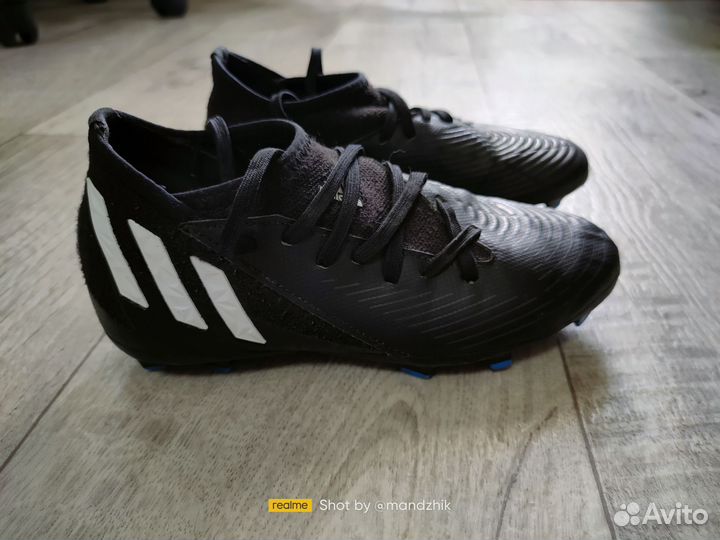 Футбольные бутсы adidas predator