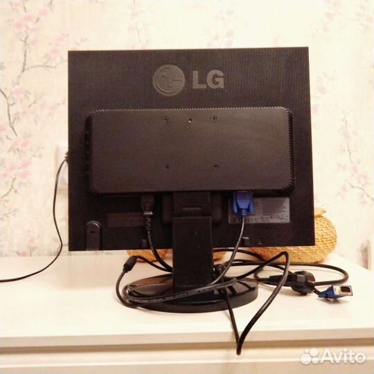 Монитор LG flatron l1953s