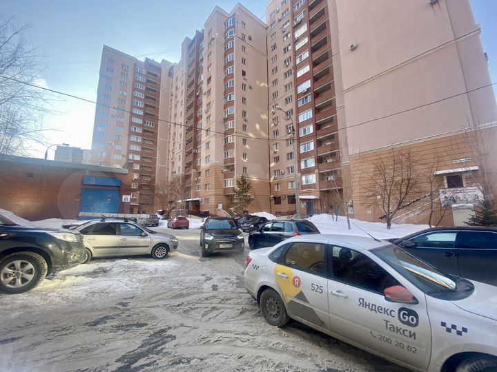 Помещение с отд.входом и окнами на 6 просеке