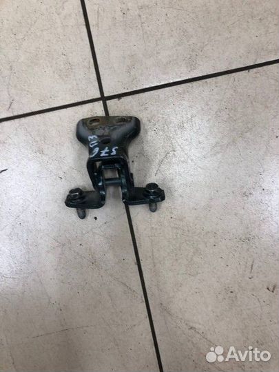 Петля двери задняя правая Mitsubishi Outlander