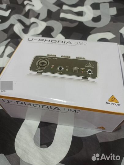 Внешняя звуковая карта behringer U-phoria UM2