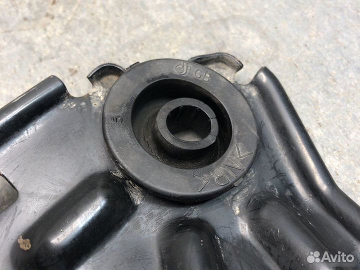 Кронштейн радиатора левый Nissan Almera N16