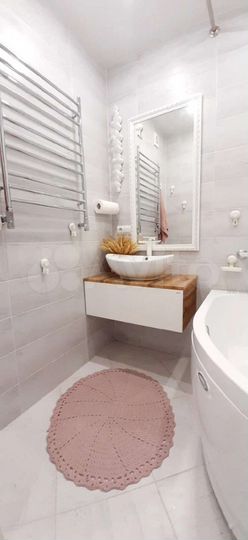 2-к. квартира, 64 м², 1/17 эт.