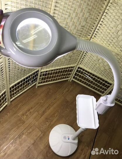 Лампа-лупа для косметолога