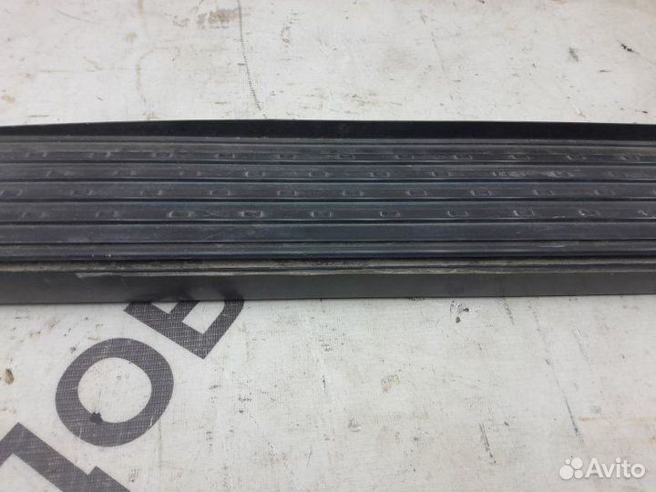 Подножка правая Toyota Land Cruiser 200