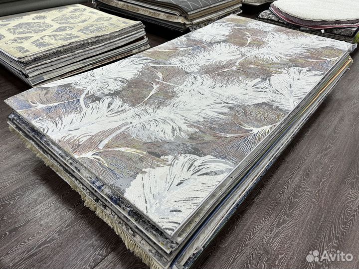 Ковер новый плотный