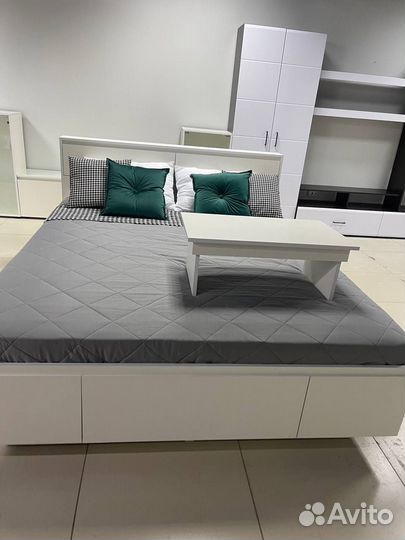Кровать белая 160х200