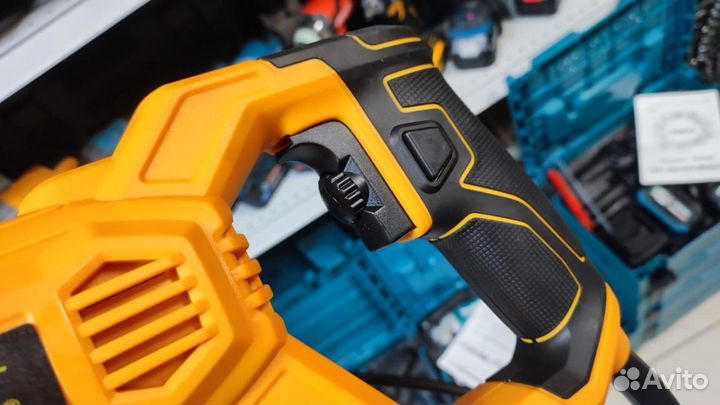 Сабельная сетевая пила dewalt в кейсе