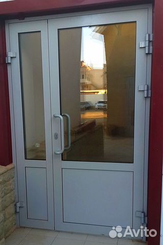 Дверь алюминиевая стеклянная