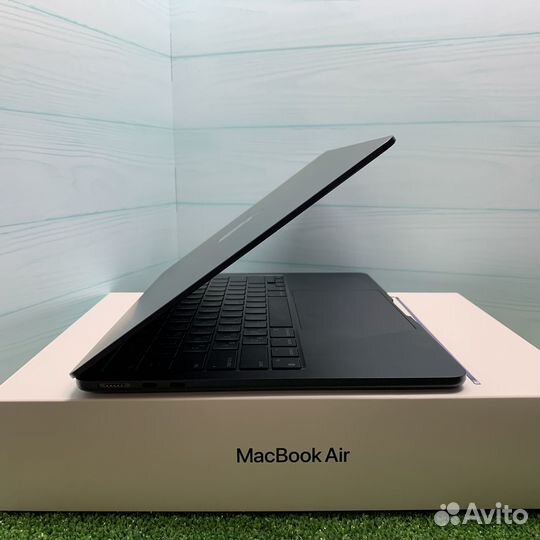 Ноутбук MacBook Air 2022 M2/8gb/256gb
