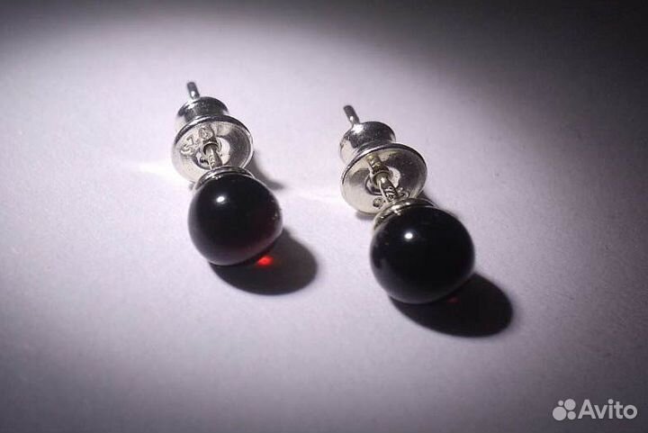 Пусеты гвоздики с натуральным янтарем