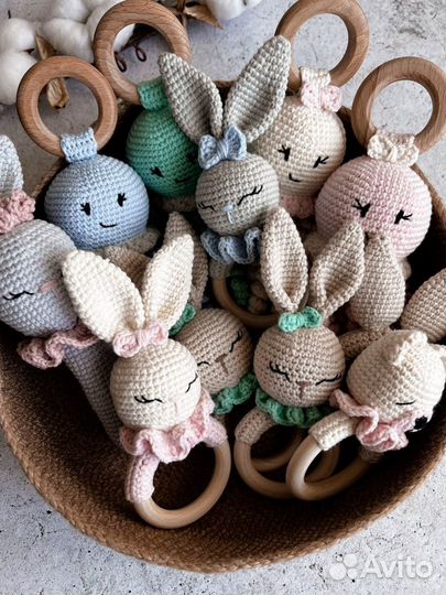 Вязаные погремушки осьминожки зайки мишки львята