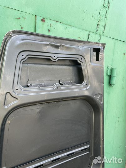 Дверь правая mercedes sprunter 906