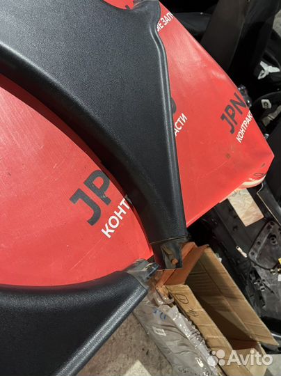 Накладка стойки нижняя Mazda 3 BK